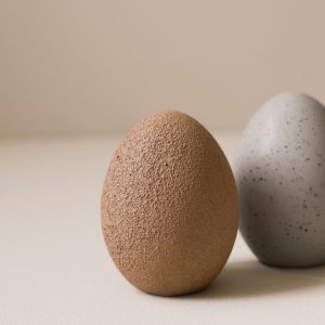 Standing Egg Osterdekoration - sand